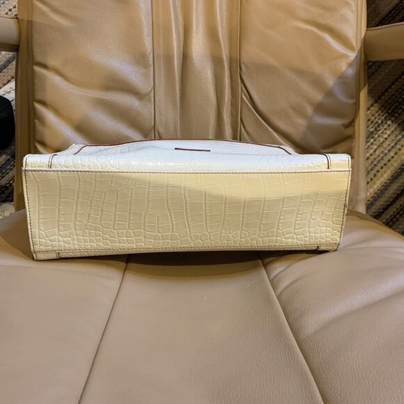 VINTAGE LIZ CLAIBORNE PURSE, CROC/SNAKESKIN PATTERN, CLASSIC FAUX LEATHER - Picture 4 of 8